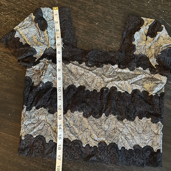 Lace top - Picture 2 of 5